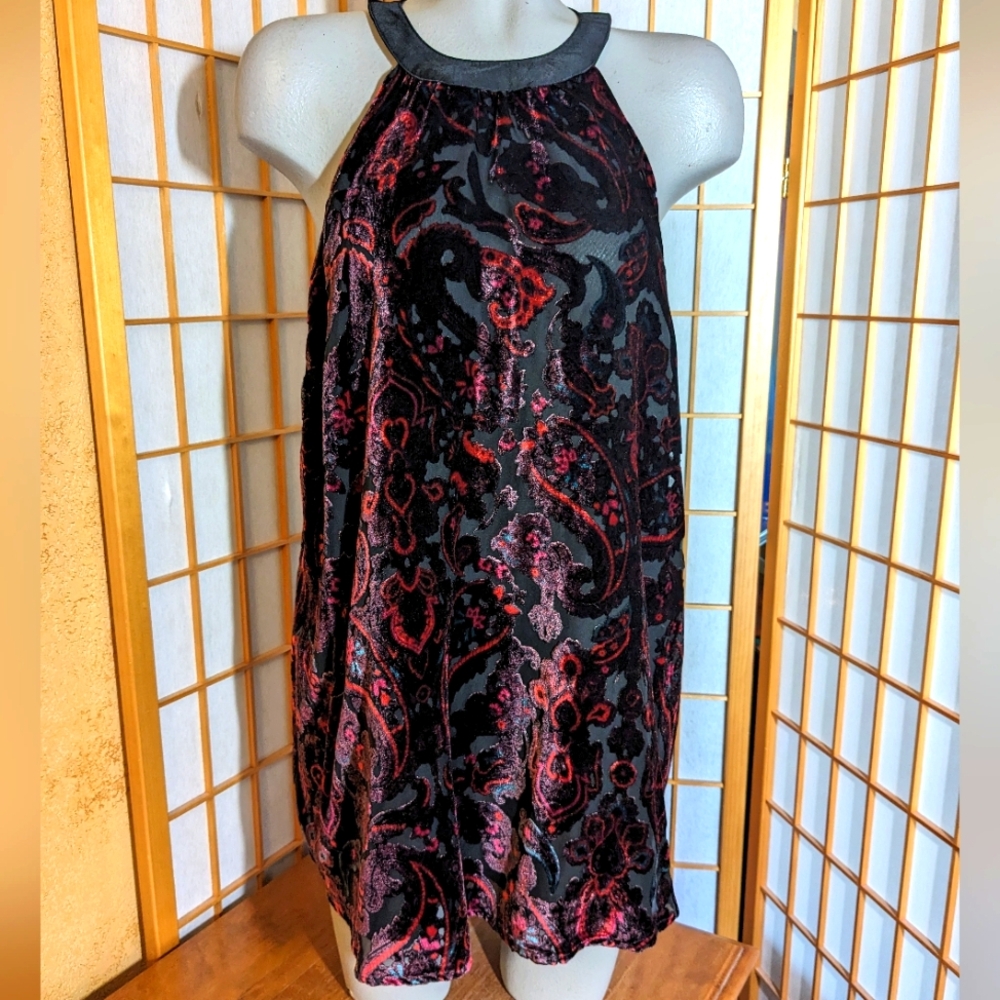 🆕 Torrid, faux velvet top, NEW with tags, Torrid size 0,